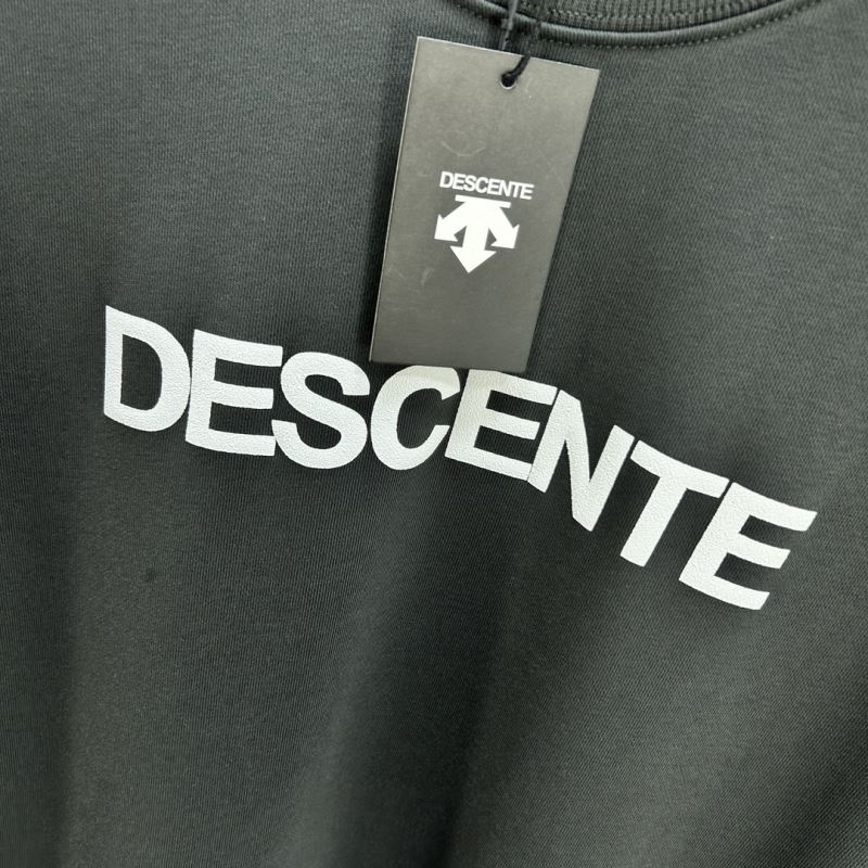 Descente Hoodies